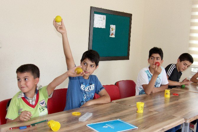 Çocuklar Oyun Hamuruyla Geometri Öğreniyor