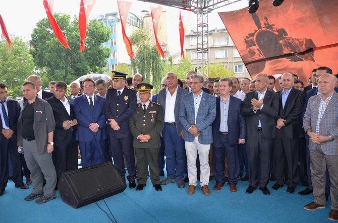 Demokrasi Ve Şehitler Mitingi’nde Çat Belediyesi De Boy Gösterdi