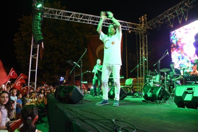 Düzce’deki Demokrasi Nöbetine Murat Başarandan Destek