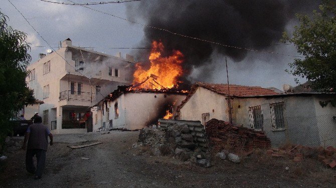Ev Alevlere Teslim Oldu