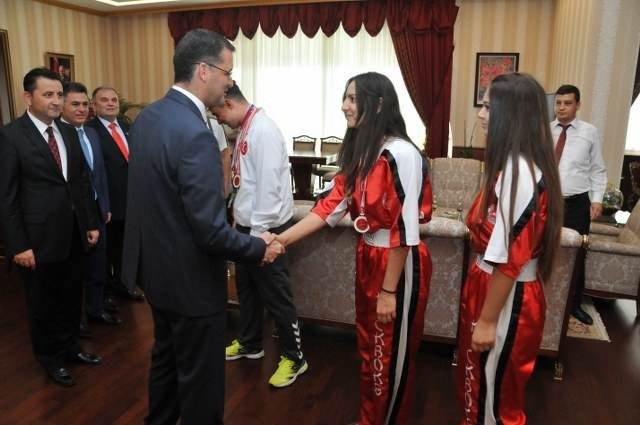 Başarılı Sporculara Ödül