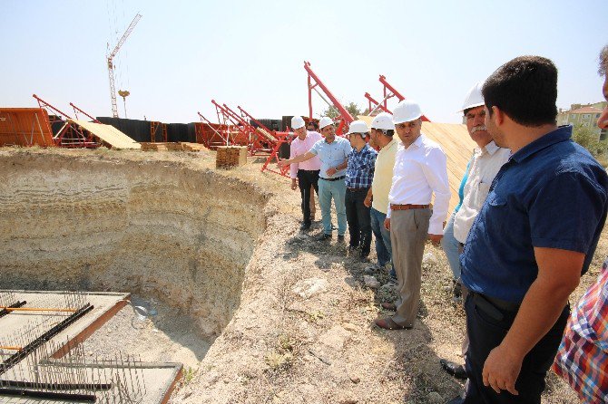 Başkan Özaltun, Toki İnşaatında İncelemelerde Bulundu