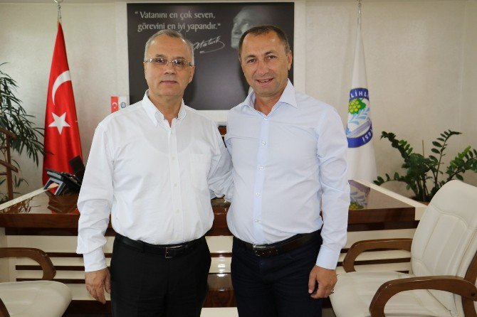 Büyükşehirden Salihli’ye 340 Kilometre Asfalt