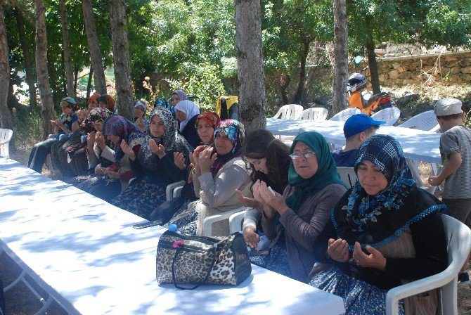 Sarayören Mahallesinde 15 Temmuz Şehitleri İçin Mevlit Okutuldu