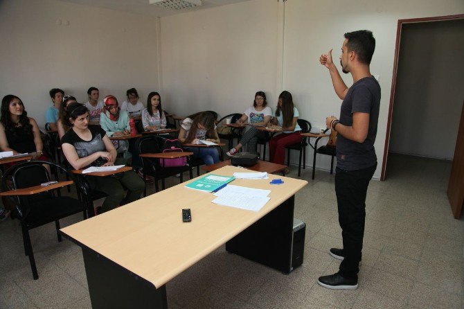 Engelleri Ortadan Kaldırmak İçin ‘İşaret Dili’ Öğreniyorlar