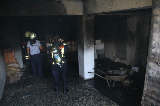 Sitenin Deposunda Çıkan Yangın Korkuttu