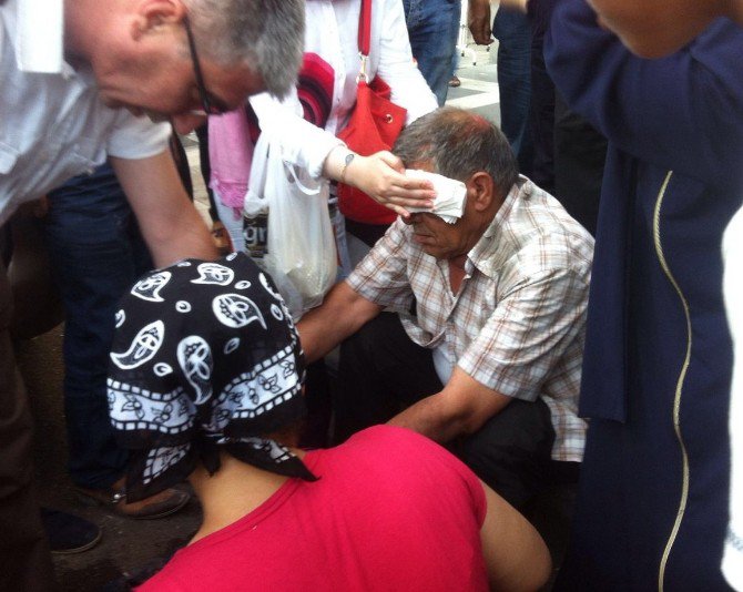 Halk Otobüsü Yaşlı Adamı Kaldırıma Sıkıştırdı