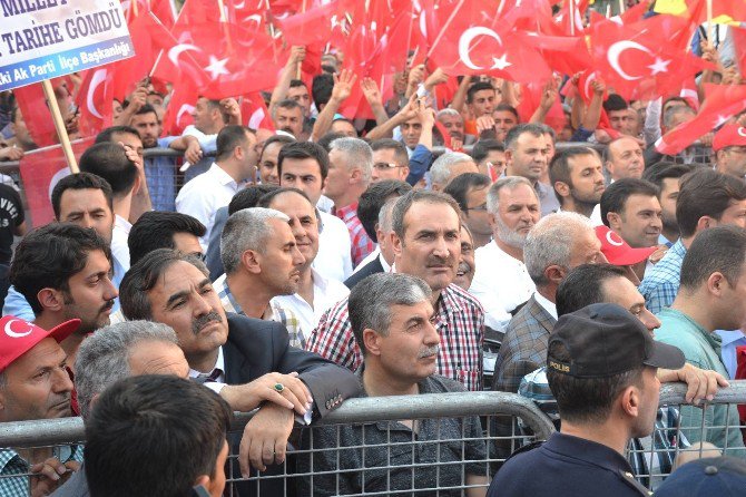 Tatvan Halkından Demokrasi Ve Şehitler Mitingi’ne Destek