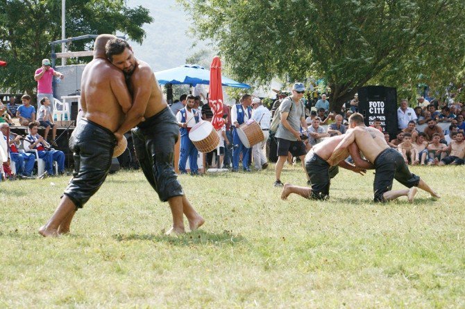 Seçek Yağlı Güreşleri’nde, Edirne Belediyesi Ödülle Döndü