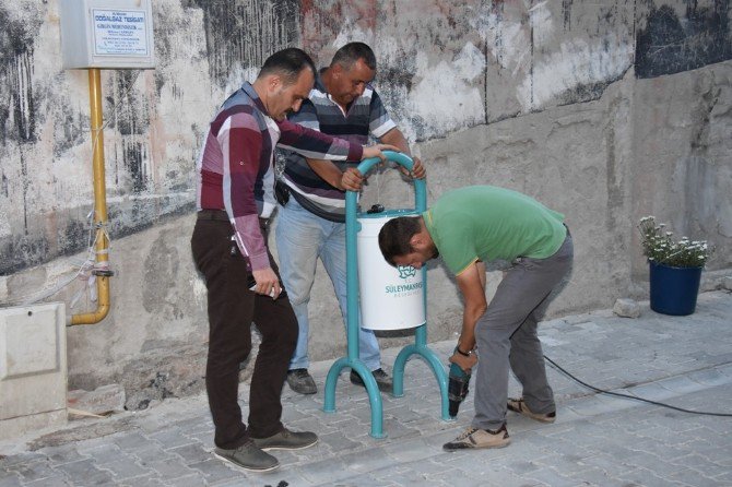 Yeni Çöp Kutularının Montajları Devam Ediyor