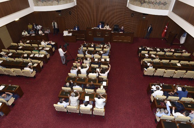 Ankara Büyükşehir Belediye Meclisi’nden Demokrasi Şehitlerine Vefa