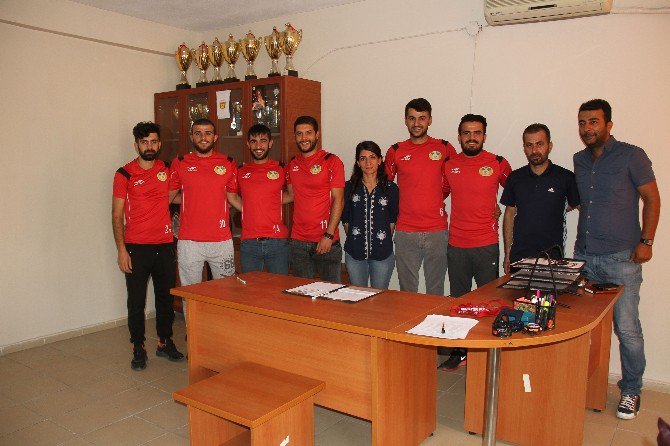 Bağlar Belediyespor 7 Futbolcuyla Sözleşme İmzaladı