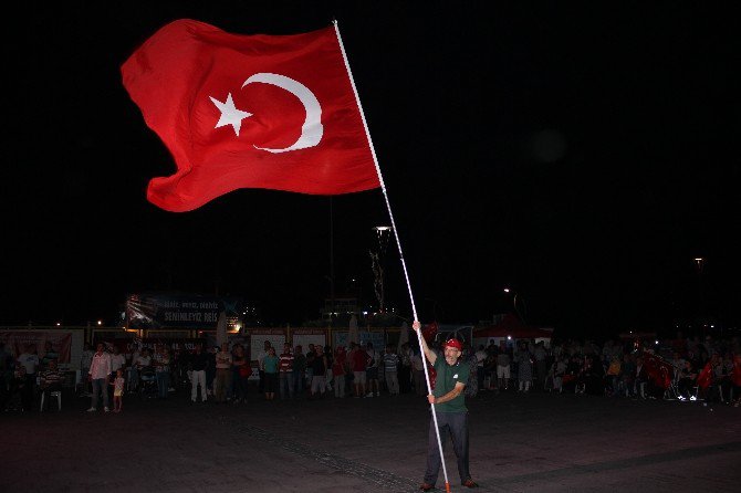 Çanakkale’de Demokrasi Nöbeti Devam Ediyor