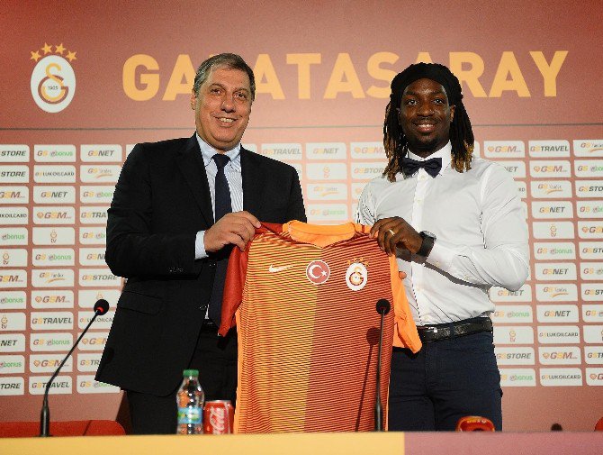 Galatasaray’da Cavanda İmzayı Attı