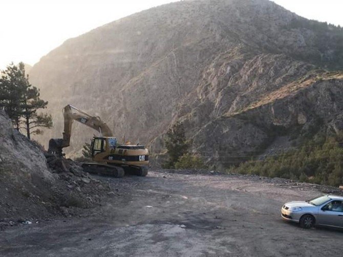 Belediye İhsaniye İle Hızırpaşa Arasına Yol Yapıyor