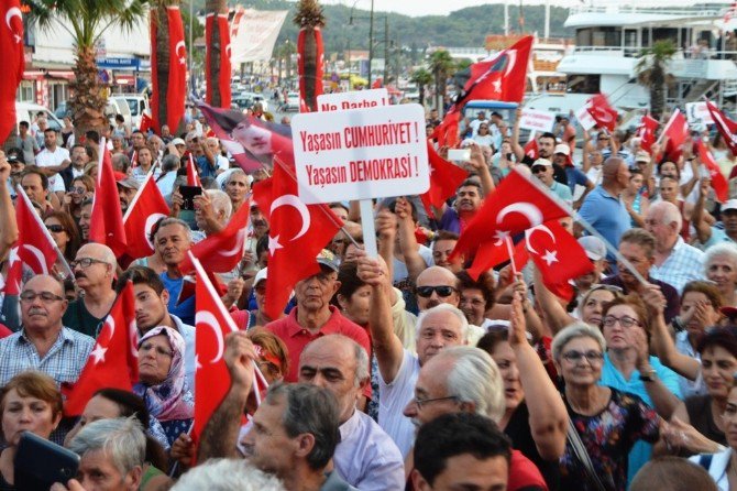 Ayvalık’ta ‘Laik, Demokratik Ve Tam Bağımsız Türkiye’ Mitingi