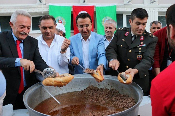 Gürün’de 5 Bin Kişi Demokrasi Nöbetini Sürdürdü