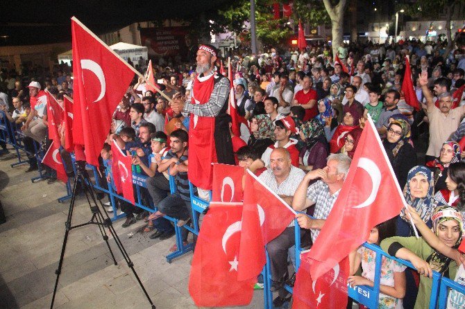 Elazığ’da Demokrasi Nöbeti Devam Ediyor