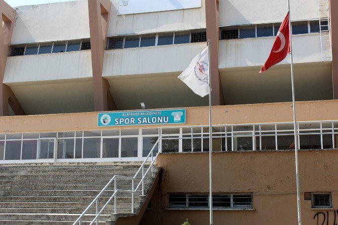 Alaşehir Belediyesi Kapalı Spor Salonuna Revizyon