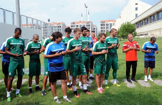 Bursaspor Antrenman Öncesi Kurban Kesti