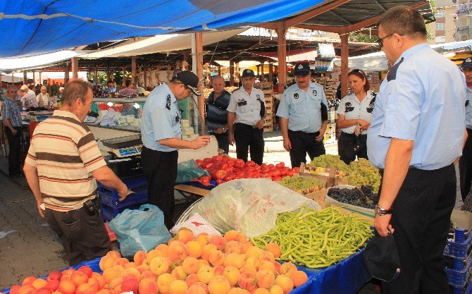 Devrek İki Pazarcı Esnafının Tezgahı Kapatıldı