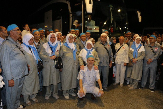 Eskişehirli Hacılar Dualarla Uğurlandı