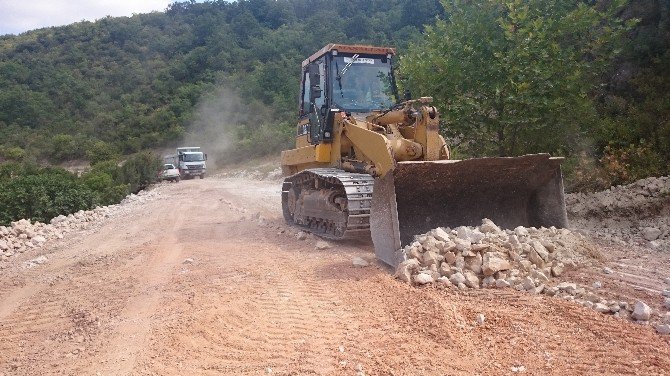 İzmit’te Yol Yapım Çalışmaları Devam Ediyor