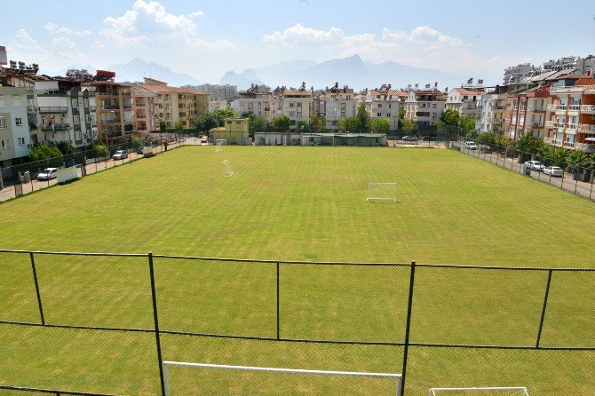 Toros Mahallesi’ne Modern Futbol Sahası