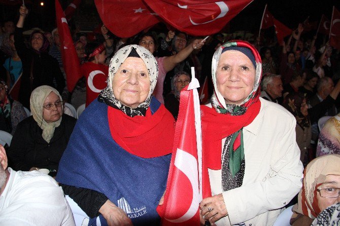 Son İstiklal Gazisinin Kızları Da Demokrasi Nöbetinde