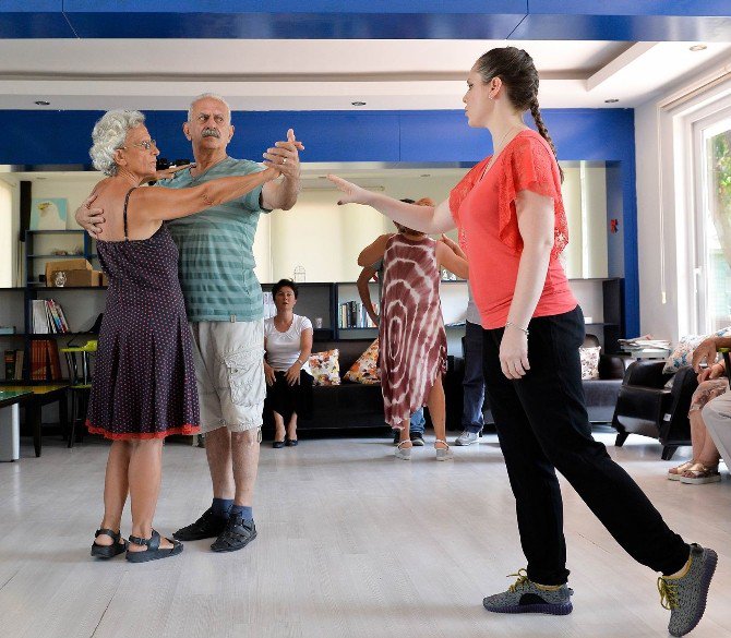 Antalyalı Yaşlılar, Dünya Dans Şampiyonasına Hazırlanıyor