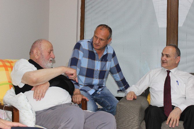 Bakan Özlü’den Başkan Mehmet Keleş’e Taziye