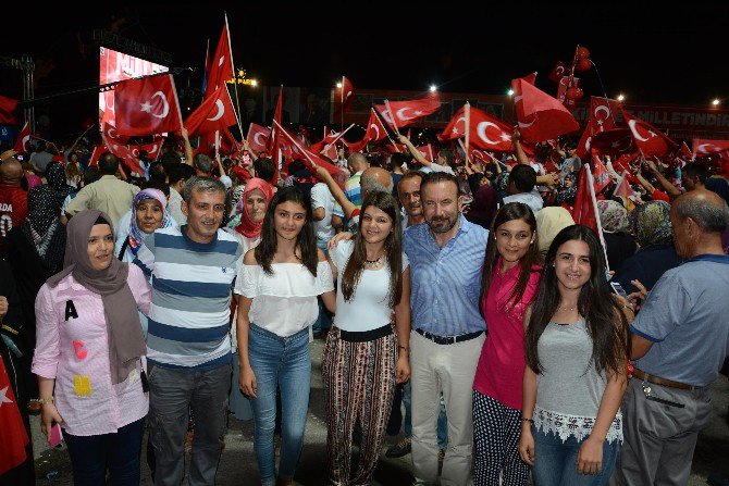 Başkan Doğan, Milli İrade Ve Demokrasi Nöbetine Katıldı