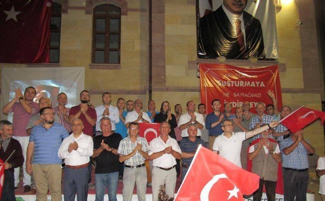 Biga’da Son Demokrasi Nöbeti Coşkulu Geçti