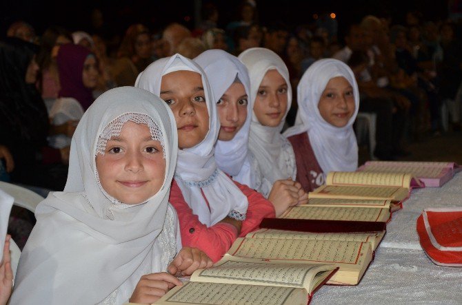 Kur’an Kursunu Bitiren Miniklerin Mezuniyet Coşkusu