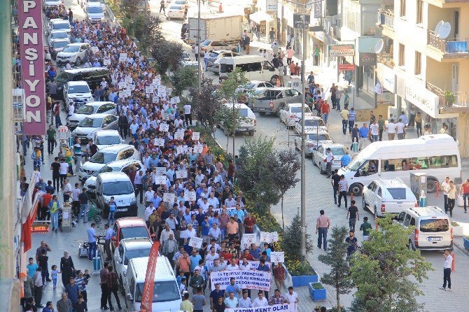 “Hakkari İl Kalsın” Yürüyüşü