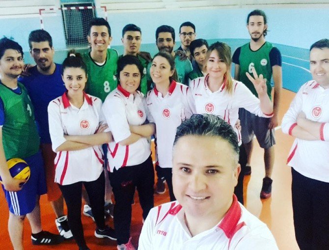 39 Yaşındaki Voleybol Hakemi Kalp Krizi Sonucu Hayatını Kaybetti