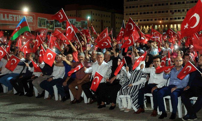 Başkan Karaosmanoğlu, Milli İrade Ve Demokrasi Nöbetine Katıldı