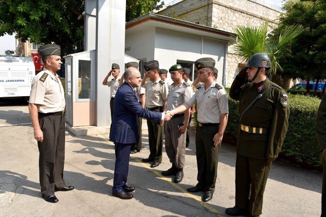 Vali Çakacak’tan, İl Jandarma Komutanı Kanat’a Hayırlı Olsun Ziyareti