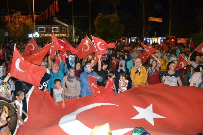 Bozyazı’da Yüzlerce Kişi Son ’Demokrasi Nöbetinde’ De Meydanları Doldurdu