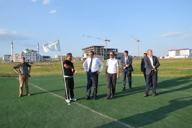 Vali Özefe Ardahan’da Kamp Yapan Golfcüleri Ziyaret Etti