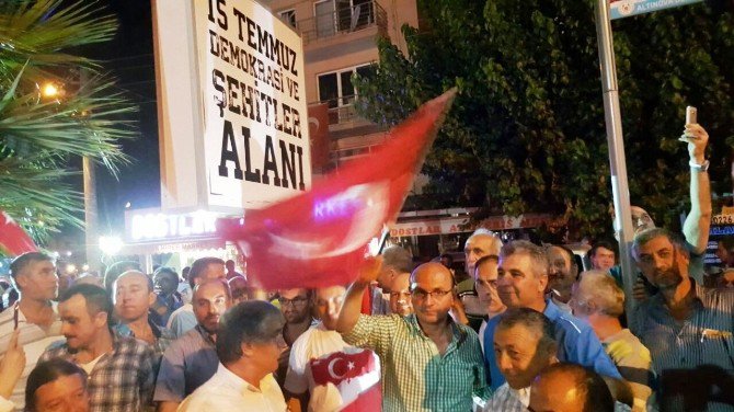 Altınova’da Demokrasi Coşkusu