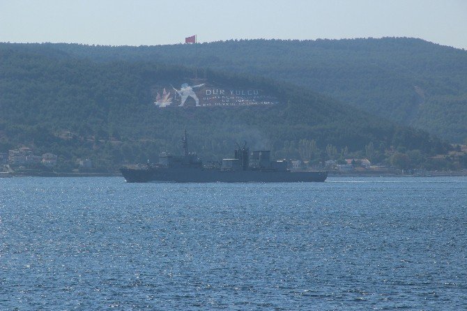 Yunan Savaş Gemisi Çanakkale Boğazı’ndan Geçti