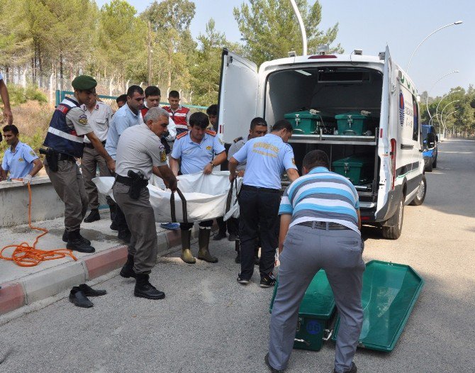 Sulama Kanalında Ayağına Taş Bağlı Bulunan Cesedin Kimliği Tespit Edilemedi