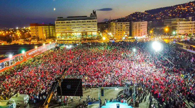 Büyükşehir Demokrasi Nöbetlerinde Görev Başındaydı