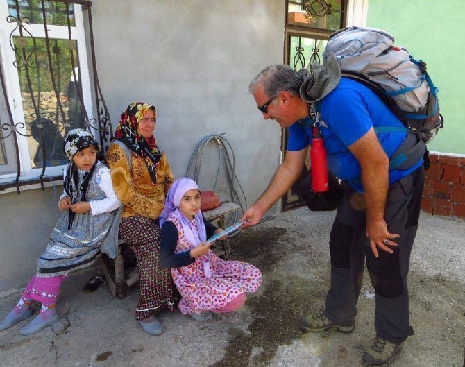 Niksarlı Doğaseverler Hem Geziyor Hem De Okumaya Teşvik Ediyor