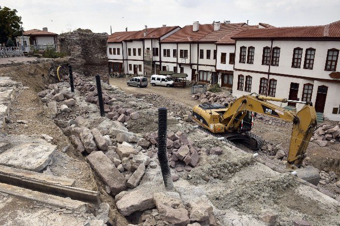 Hacıbayram-ı Veli Camii Surları Yenileniyor