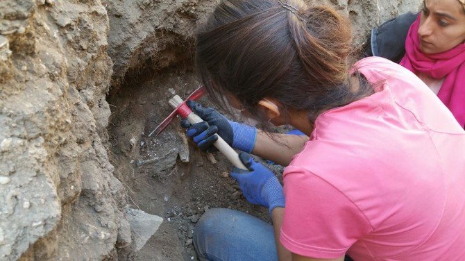 Tarihi Hoşap Kalesi’nde Kazı Çalışmaları Başladı