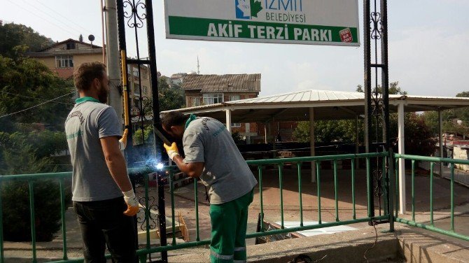 İzmit’te Park Ve Bahçelerin Bakım Ve Onarım Çalışmaları Devam Ediyor