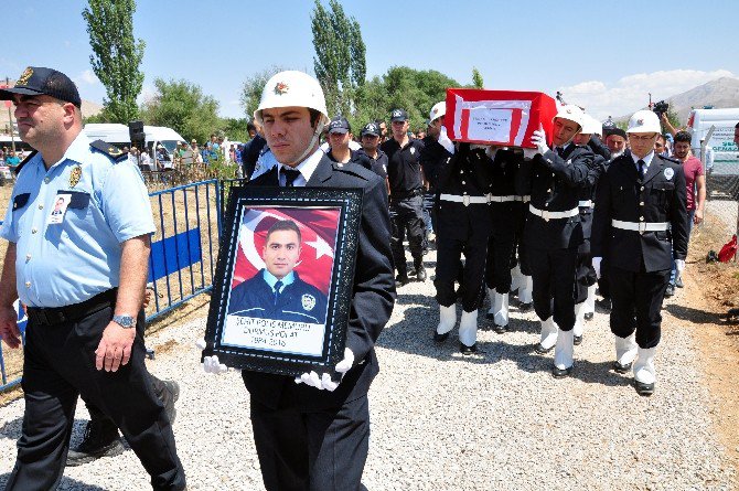 Şehit Polis Memuru Dualarla Uğurlandı