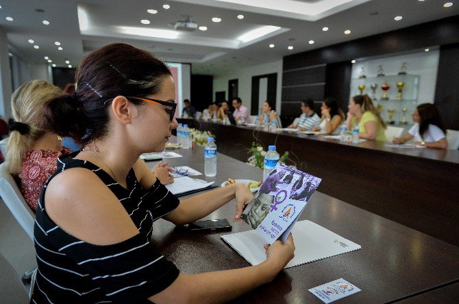 Muratpaşa Belediyesi’nden Kadına Yönelik Şiddete ‘Dur’ Semineri